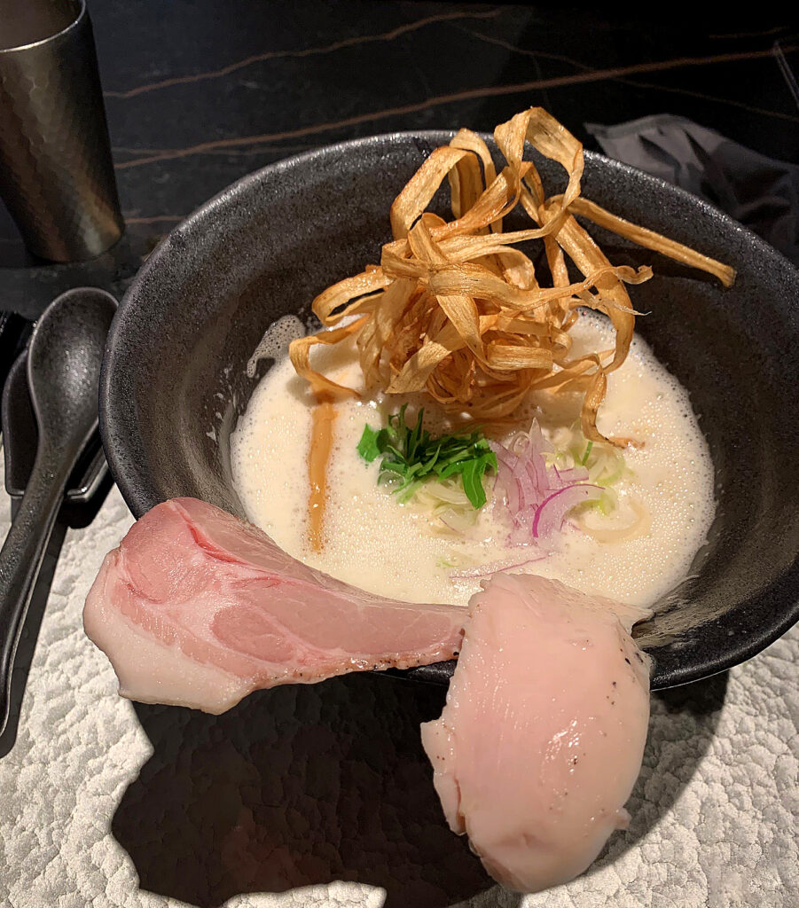 スープの泡立ちが美しい