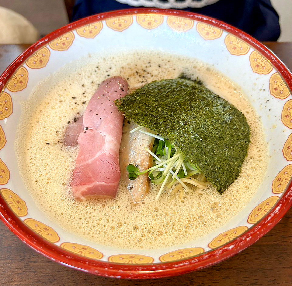 鶏白湯醤油ラーメン