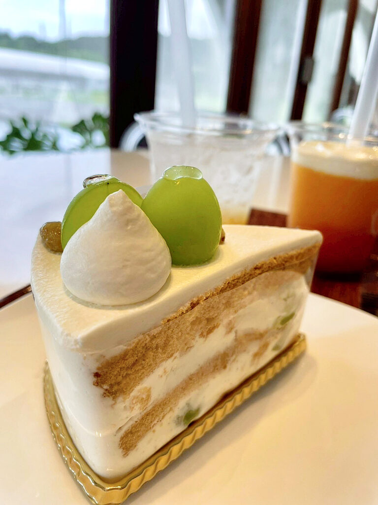 シャインマスカットケーキ