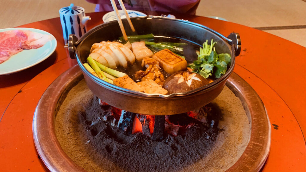 仲居さんが丁寧に焼き上げ