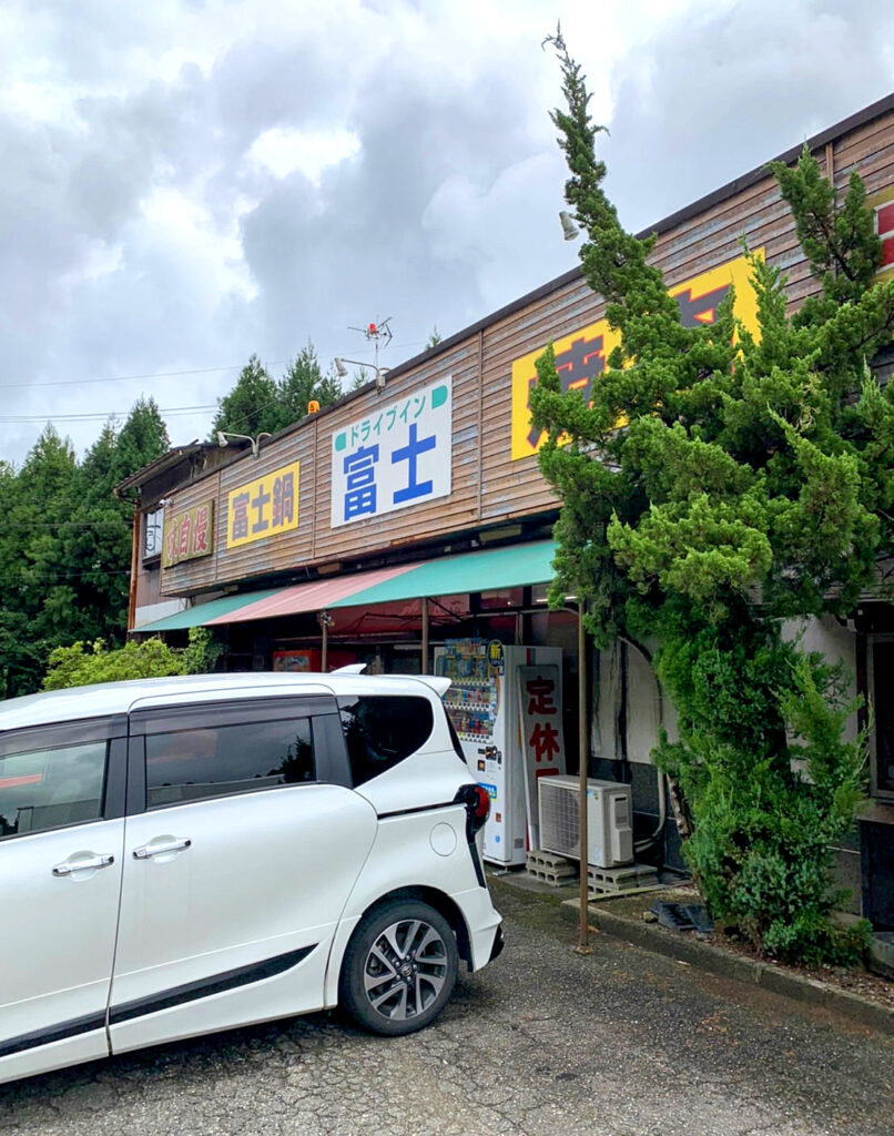 レトロ感あふれる入口