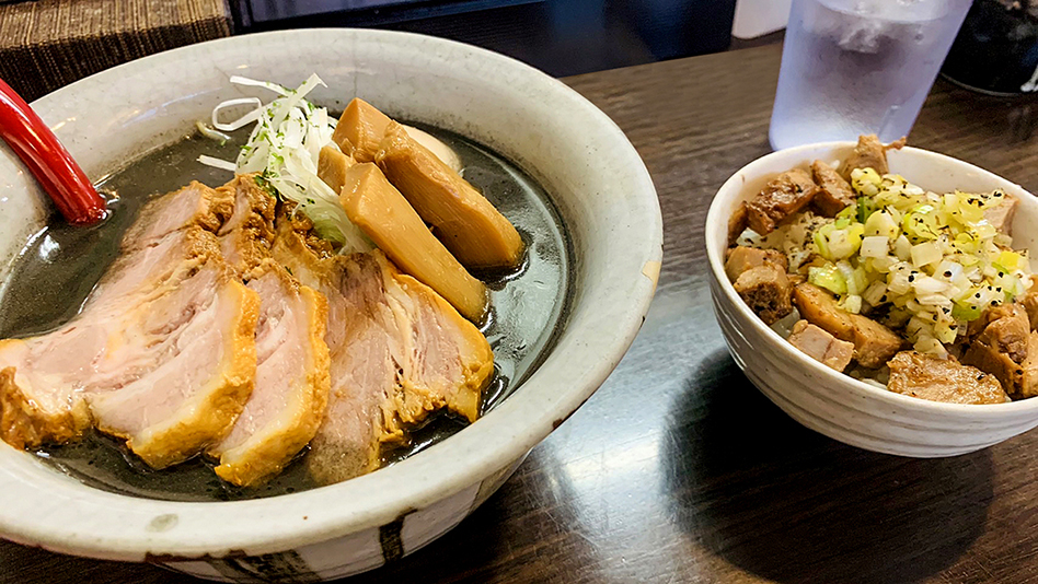 本店で食べた黒味噌らーめん&能登豚チャーシュー丼