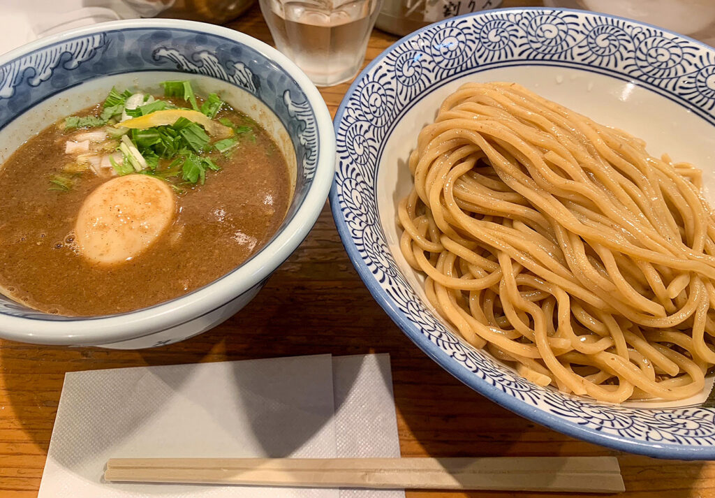 人気メニュー「濃厚つけ麺」