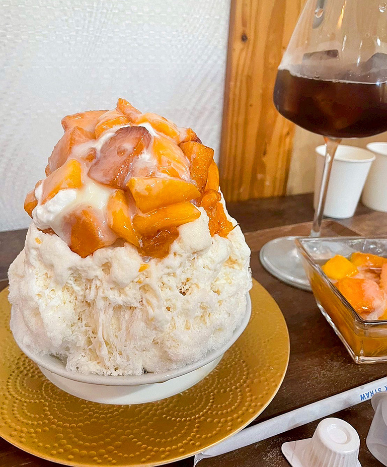 山盛りゴールデンピーチみるくラテ