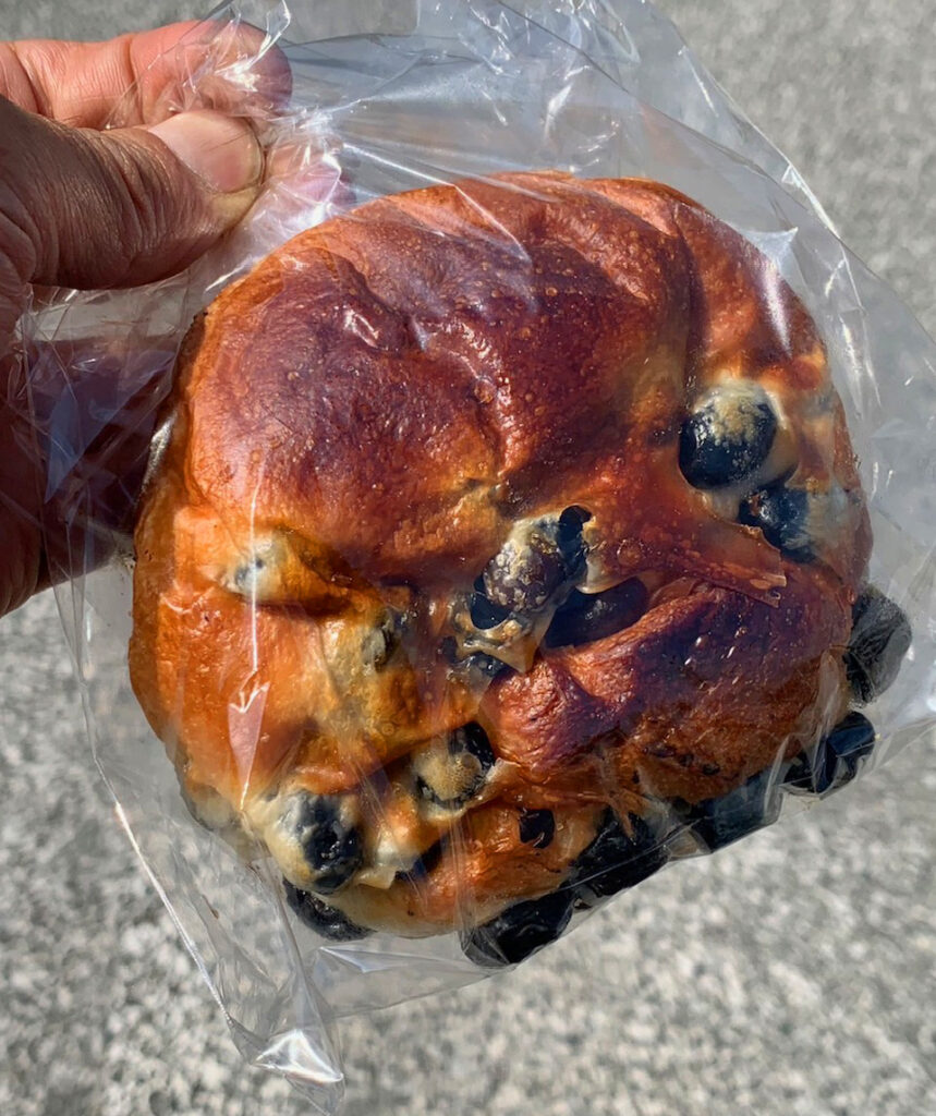 実際に購入した黒豆パン